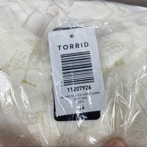 Torrid Ivory Lace Capelet Wedding Dress Sz.16 NWT - Picture 7 of 9